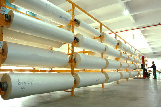 Θερμική μεμβράνη πλαστικοποίησης με χάρτινο πυρήνα 1 ίντσας ή 3 ιντσών, διαφανές χρώμα και θερμική πλαστικοποίηση βελτιστοποιημένη για ψηφιακή πλαστικοποίηση