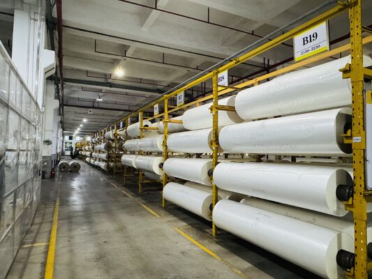 Υψηλής καθαρότητας PET θερμική πλάκα με λάμψη άνω των 90 μοιρών και πάχος 11-250 μικρών για θερμικό λαμιντήρα