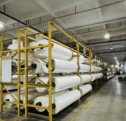 Διαφανής ταινία θερμικής λαμινοποίησης BOPP με κόλλα EVA από την Κορέα και πλάτος 2200 mm για διαφανή προστατευτική επικάλυψη