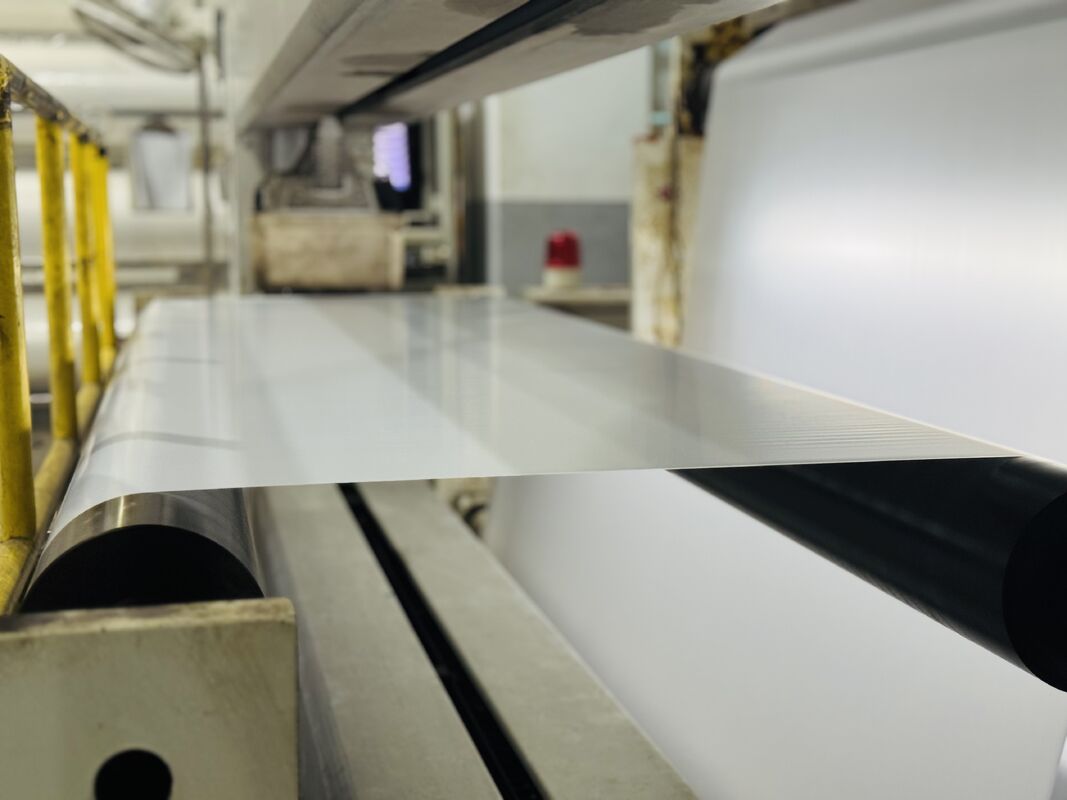 Διαυγές χρώμα PET θερμικής επικάλυψης με υψηλή διαύγεια και επεξεργασία πολλαπλής εκτόξευσης για επαγγελματική χρήση