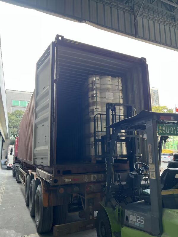 Μεταλλωμένη ταινία PET με αντοχή στη θερμότητα έως 110 °C, ομαλή ανακλαστική επιφάνεια και χημική αντοχή για συσκευασία και στρώση