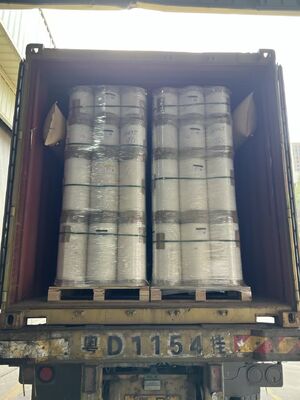 Μεταλλωμένη ταινία PET με αντοχή στη θερμότητα έως 110 °C, αντοχή σε χημικές ουσίες και ομαλή ανακλαστική επιφάνεια για συσκευασία και στρώση