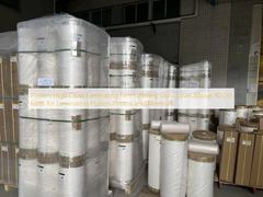 Μεμβράνη πλαστικοποίησης γυαλιστερή για αφίσες, προσφέρει επίπεδο γυαλάδας πάνω από 90 GU, ιδανική για πλαστικοποίηση αφισών, φωτογραφιών και υλικών.